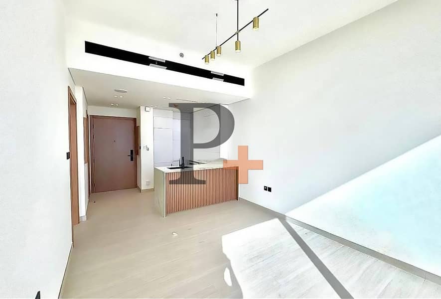 Pool View | smart home | Mid floor Pool View | smart home | Mid floor