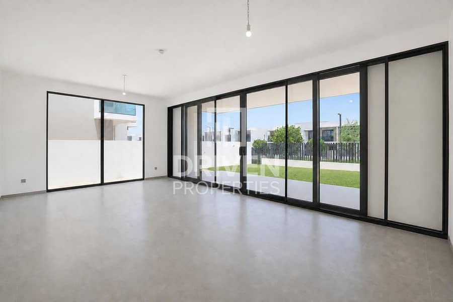 Single Row | Flexible Cheques | Prime Location Single Row | Flexible Cheques | Prime Location