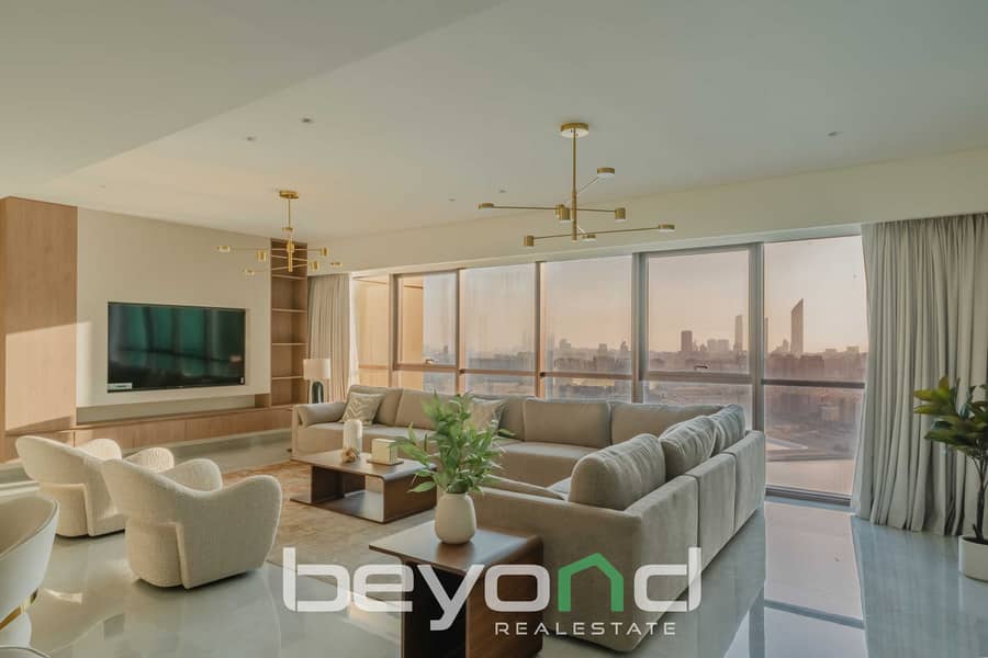 8 Livingroom. jpg