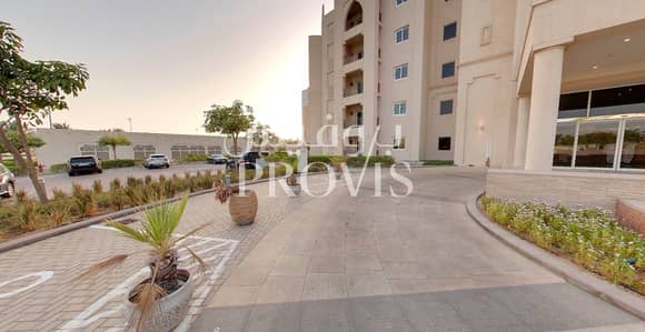 Experience Sophistication On This Spacious Property Experience Sophistication On This Spacious Property