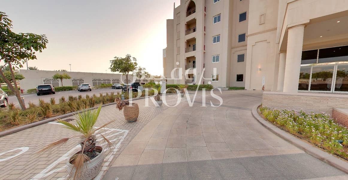 Experience Sophistication On This Spacious Property Experience Sophistication On This Spacious Property