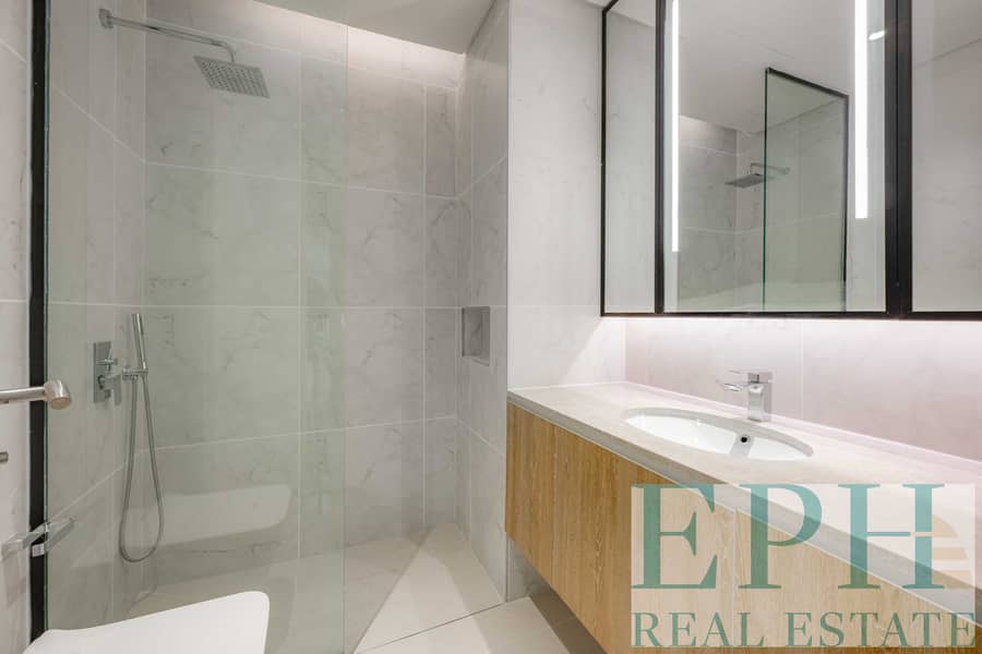 12 Master BAthroom. jpg