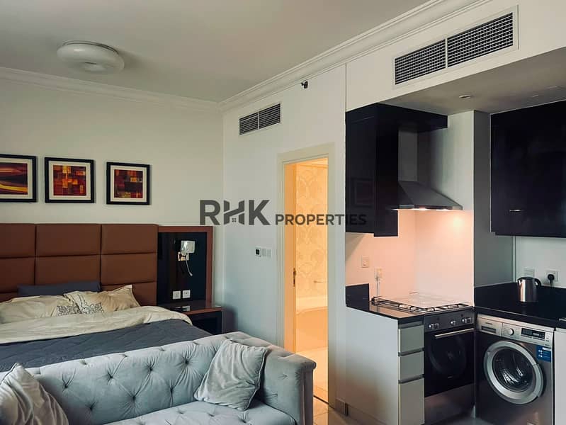 5 Studio apartment with king bed and open kitchen for rent in Dubai