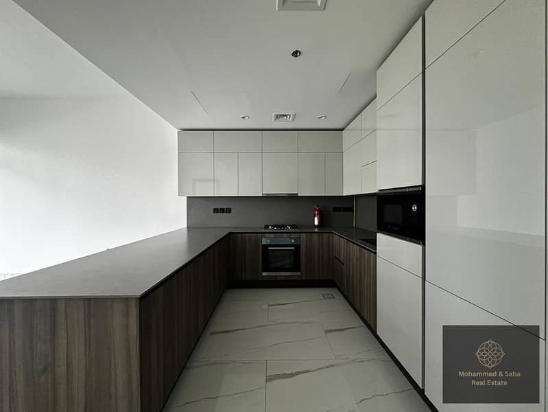 5 Kitchen. . . jpeg