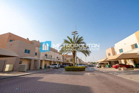 3 Bedroom Villa for Sale in Al Reef, Abu Dhabi - Contemporary | Fully Renovated 3BR | Unfurnished