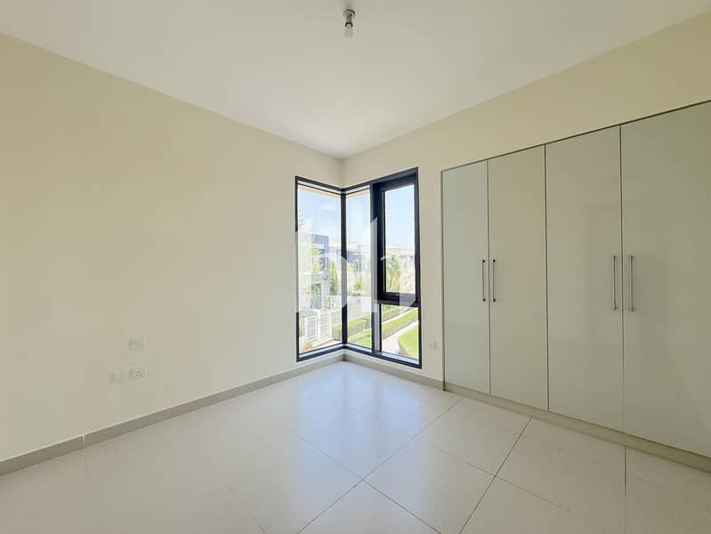 7 Image 0