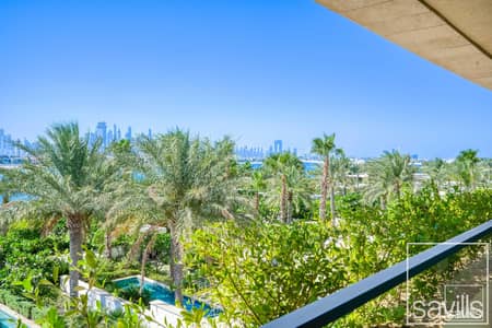 3 Bedroom Apartment for Sale in Palm Jumeirah, Dubai - Dual Ocean View | Large Terrace | Beach Access