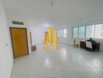 3 habitaciones Apartamento para en Alquiler en Corniche Area, Abu Dhabi - WhatsApp Image 2026-07-30 at 1.43. 33 PM (1). jpeg 3 habitaciones Apartamento para en Alquiler en Corniche Area, Abu Dhabi - WhatsApp Image 2026-07-30 at 1.43. 33 PM (1). jpeg