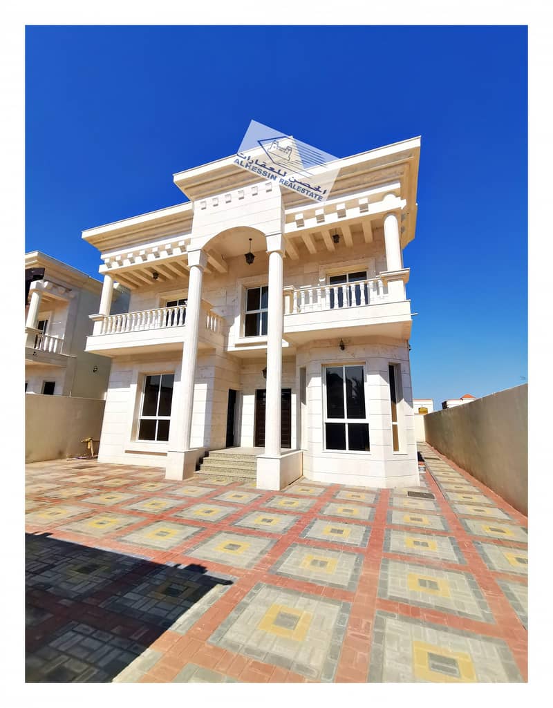 New villa for sale, excellent finishing, central air conditioning