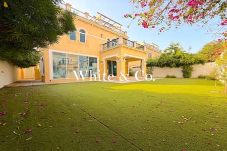 4 Bedroom Villa for Sale in Jumeirah Park, Dubai - Prime Location | Spacious | Near Amenities 4 Bedroom Villa for Sale in Jumeirah Park, Dubai - Prime Location | Spacious | Near Amenities