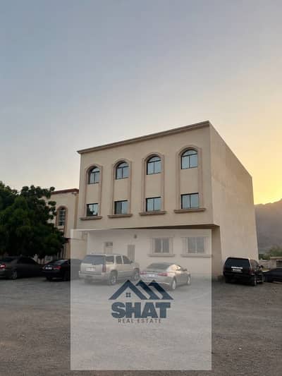 Building para en Venta en Khor Fakkan, Sharjah - 8b2ad413-e9be-444f-a77e-410015365f11. jpg Building para en Venta en Khor Fakkan, Sharjah - 8b2ad413-e9be-444f-a77e-410015365f11. jpg