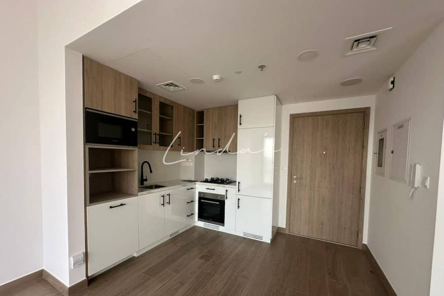 3 images image img