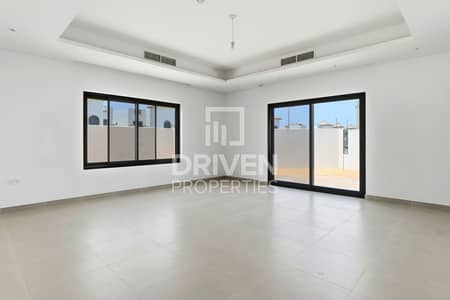 5 Bedroom Villa for Sale in Al Shamkha, Abu Dhabi - Corner 5BR Villa | Double Row | Ready to Move In
