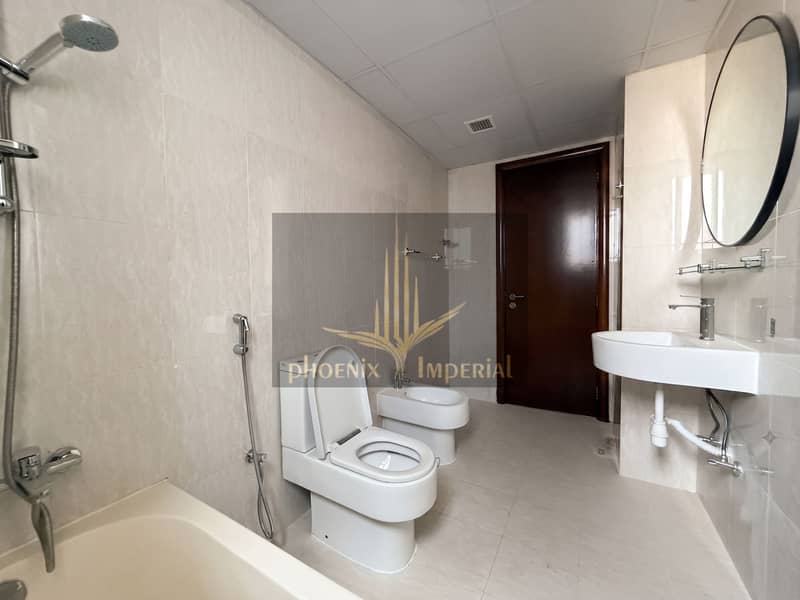 11 Toilet 1.02. jpg