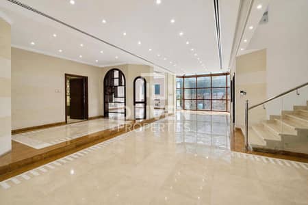 5 Bedroom Villa for Rent in Umm Suqeim, Dubai - Ultra Luxury Villa | Upgraded | Available Now