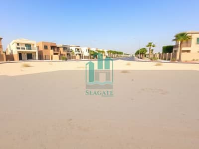 Земля смешанного использования Продажа в Аль Амера, Аджман - A_spacious_empty_residential_plot_in_the_UAE_located_one_block_away_from_a_busy_street. _The_scene_shows_flat_sandy_land_with_a_few_scattered_shrubs_and_palm_trees. _In_the_background_modern_houses_with_a_blend_of_trad. jpeg Земля смешанного использования Продажа в Аль Амера, Аджман - A_spacious_empty_residential_plot_in_the_UAE_located_one_block_away_from_a_busy_street. _The_scene_shows_flat_sandy_land_with_a_few_scattered_shrubs_and_palm_trees. _In_the_background_modern_houses_with_a_blend_of_trad. jpeg