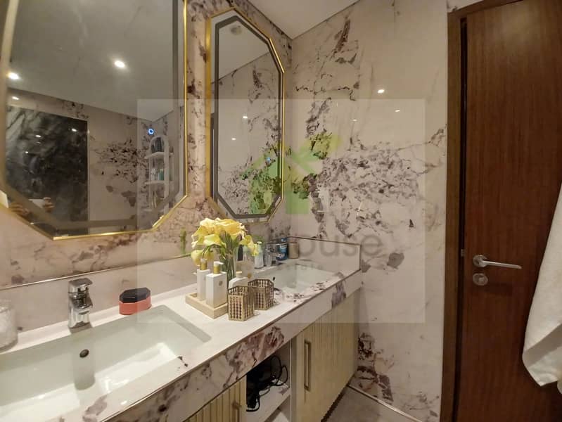 11 3-bedroom-apartment-5242-dubai-marina-bathroom-marble-dual-sinks-gold-mirrors. webp