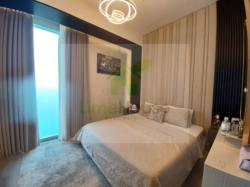 16 3-bedroom-apartment-5242-dubai-marina-bedroom-modern-chandelier-sea-view. webp