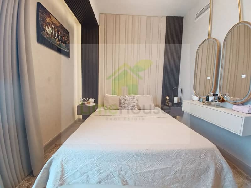 21 3-bedroom-apartment-5242-dubai-marina-bedroom-padded-headboard-vanity-mirrors. webp