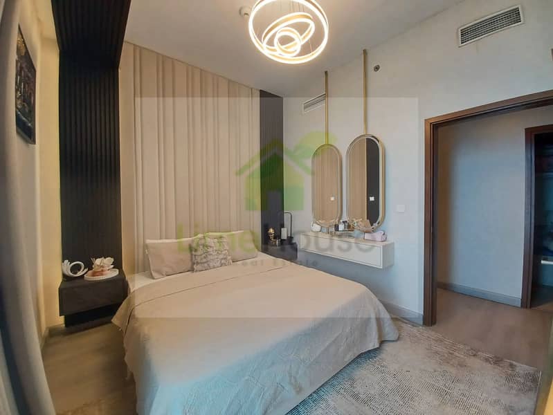30 3-bedroom-apartment-5242-dubai-marina-master-bedroom-modern-lighting-padded-headboard. webp