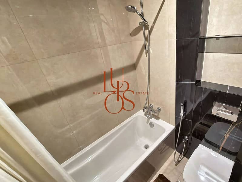 14 08_bathroom_bathtub. jpg