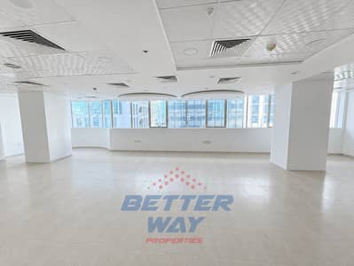 Office zum zur Miete in Tourist Club Area (TCA), Abu Dhabi - 12-main-office-curved-windows-d. png