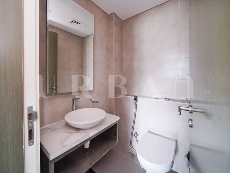17 ADU00642. jpg