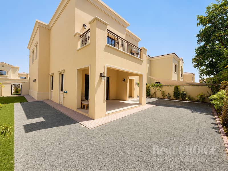 Spacious | Private Garden | 5BR & Maid Room Spacious | Private Garden | 5BR & Maid Room