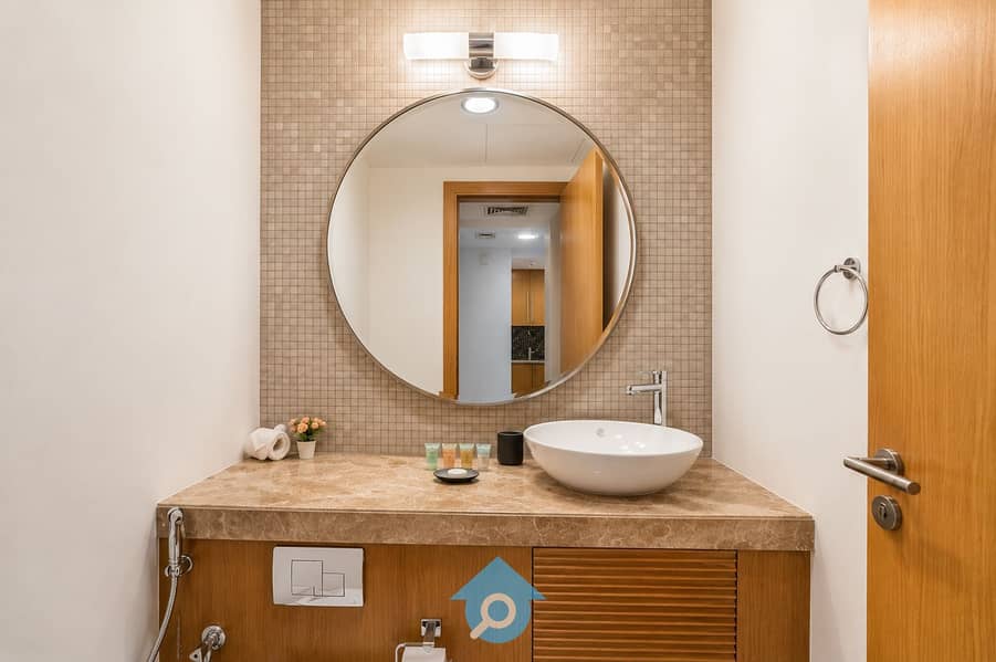 13 Guest toilet. jpg