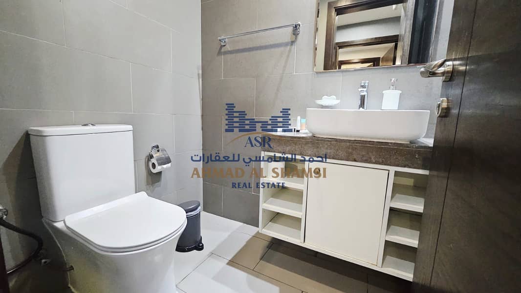 18 ce7386f8-04a0-473b-90df-fefc2d936d10. jpg