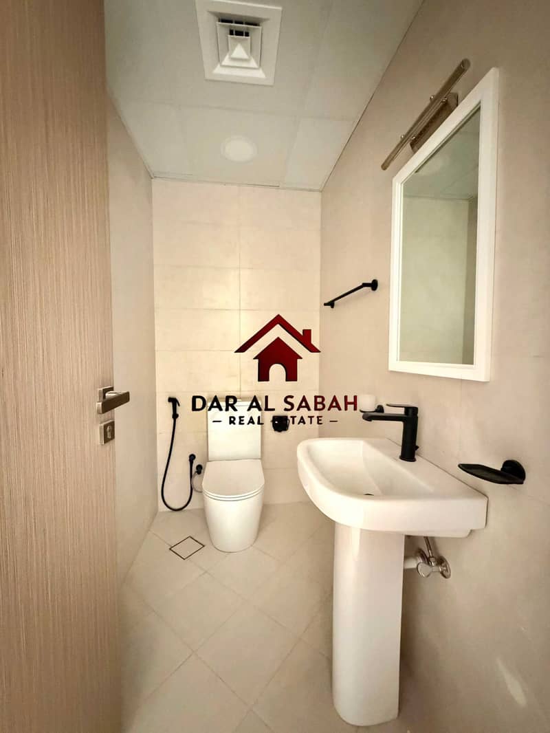 4 7fb0853d-5470-47fe-820c-678fbe2c72f6. jpg