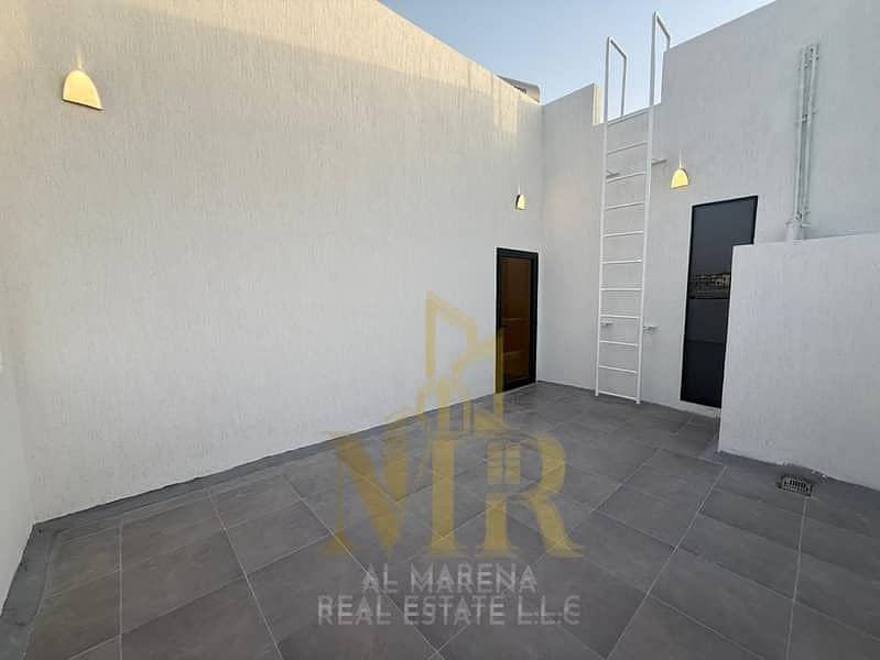 35 855583177-800x600. jpeg