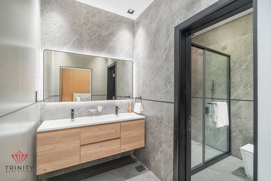 24 25 washroom 5.2. jpg