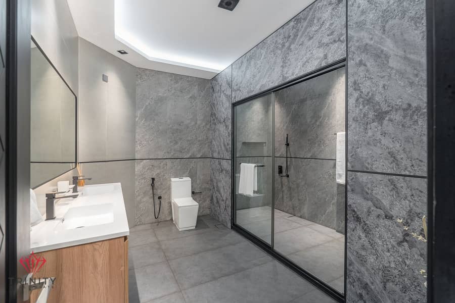 26 24 washroom 2.3. jpg