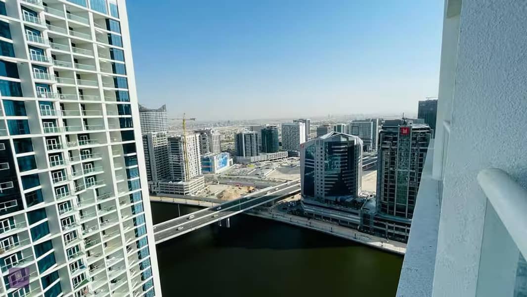 6 4964d3f9-3082-46a1-8e7f-69792b588a1c. jpg