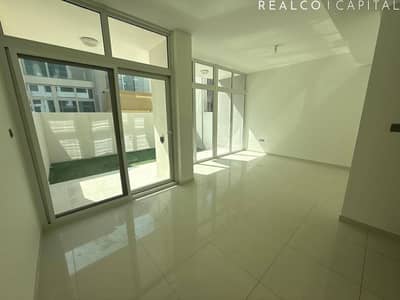 3 habitaciones Townhouse para en Alquiler en DAMAC Hills 2 (Akoya by DAMAC), Dubai - Casa adosada en DAMAC Hills 2 (Akoya by DAMAC),Vardon, 3 dormitorios, 80000 AED - 16031025 3 habitaciones Townhouse para en Alquiler en DAMAC Hills 2 (Akoya by DAMAC), Dubai - Casa adosada en DAMAC Hills 2 (Akoya by DAMAC),Vardon, 3 dormitorios, 80000 AED - 16031025