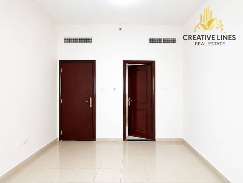 1BHK in Prime Location | Ideal for Bachelors & Company Staff | Bus Stop Below - Image 4