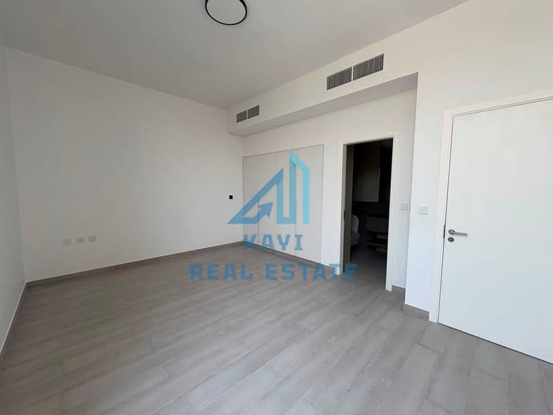 16 962f4d44-0016-4bab-8ad2-12cad9adac0a. jpg