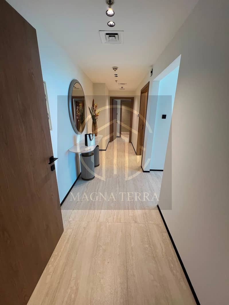 3 hallway. jpeg