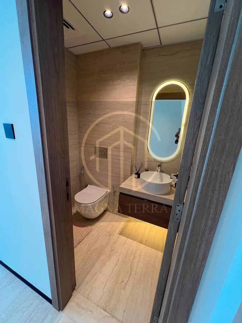 6 washroom. jpeg