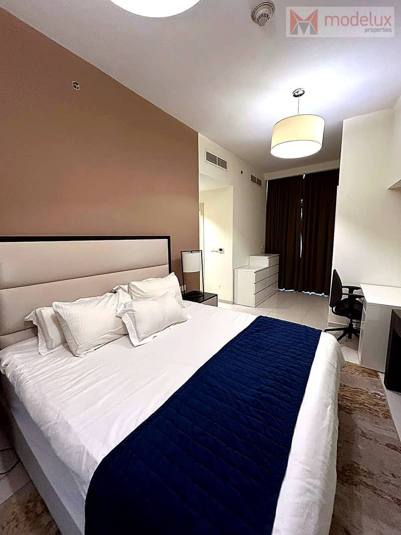 7 03-bedroom-accent-wall. jpg