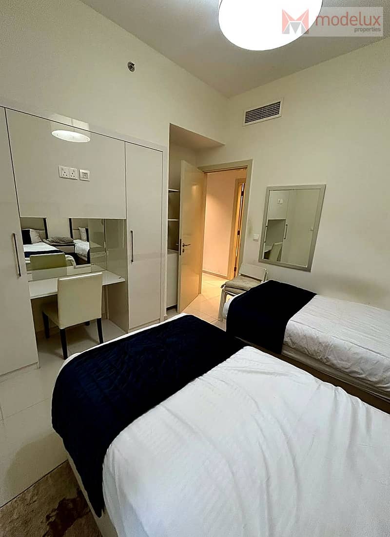 10 01-twin-bedroom-vanity. jpg