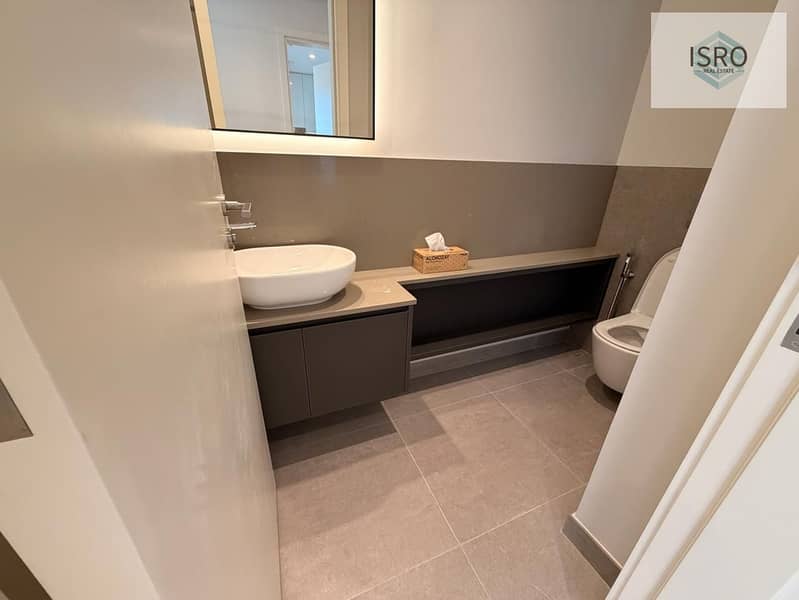 16 fc870af0-7fbe-4e8c-8596-9771da7f0ce0. jpg