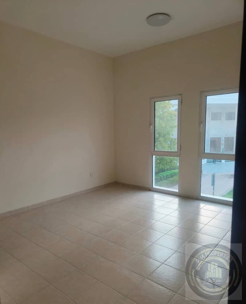 3 aaf5cbf5-54bf-4de6-8104-a1e6c59bd157. jpg