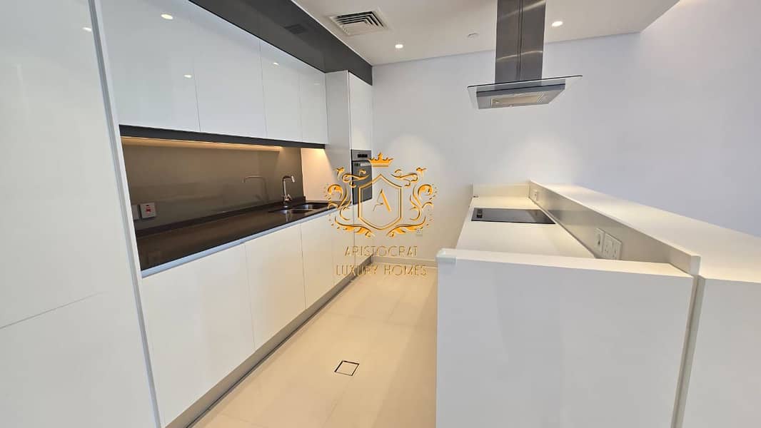 8 Kitchen 01. jpeg