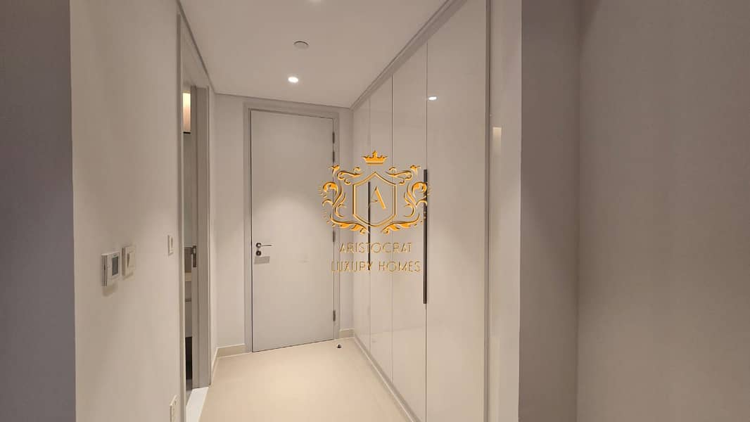 24 Corridor Closet . jpeg