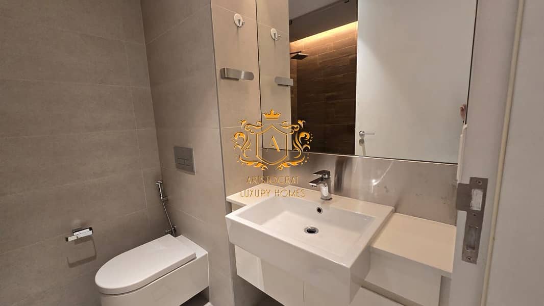 26 Bathroom 03. jpeg