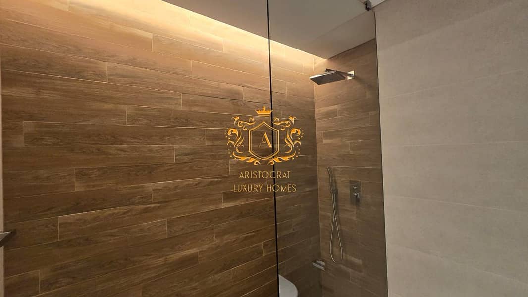 28 Bathroom 01. jpeg