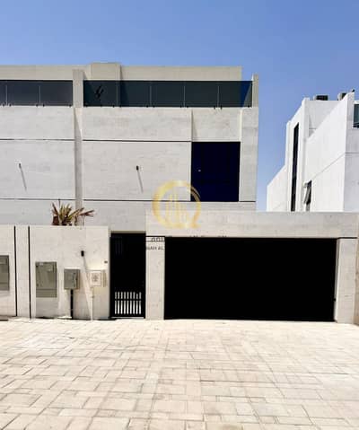5 Schlafzimmer Villa zum zum Verkauf in Tilal City, Sharjah - c99e9df9-99ff-4fd4-a139-fc7455d6bbda. jpg 5 Schlafzimmer Villa zum zum Verkauf in Tilal City, Sharjah - c99e9df9-99ff-4fd4-a139-fc7455d6bbda. jpg