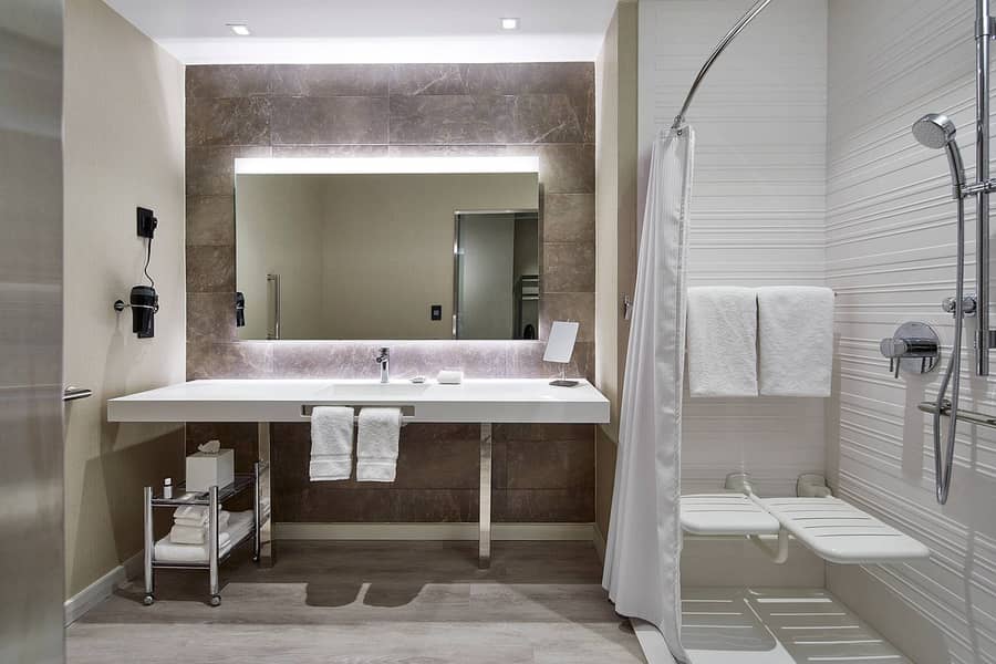 7 accessible-bathroom-roll. jpg